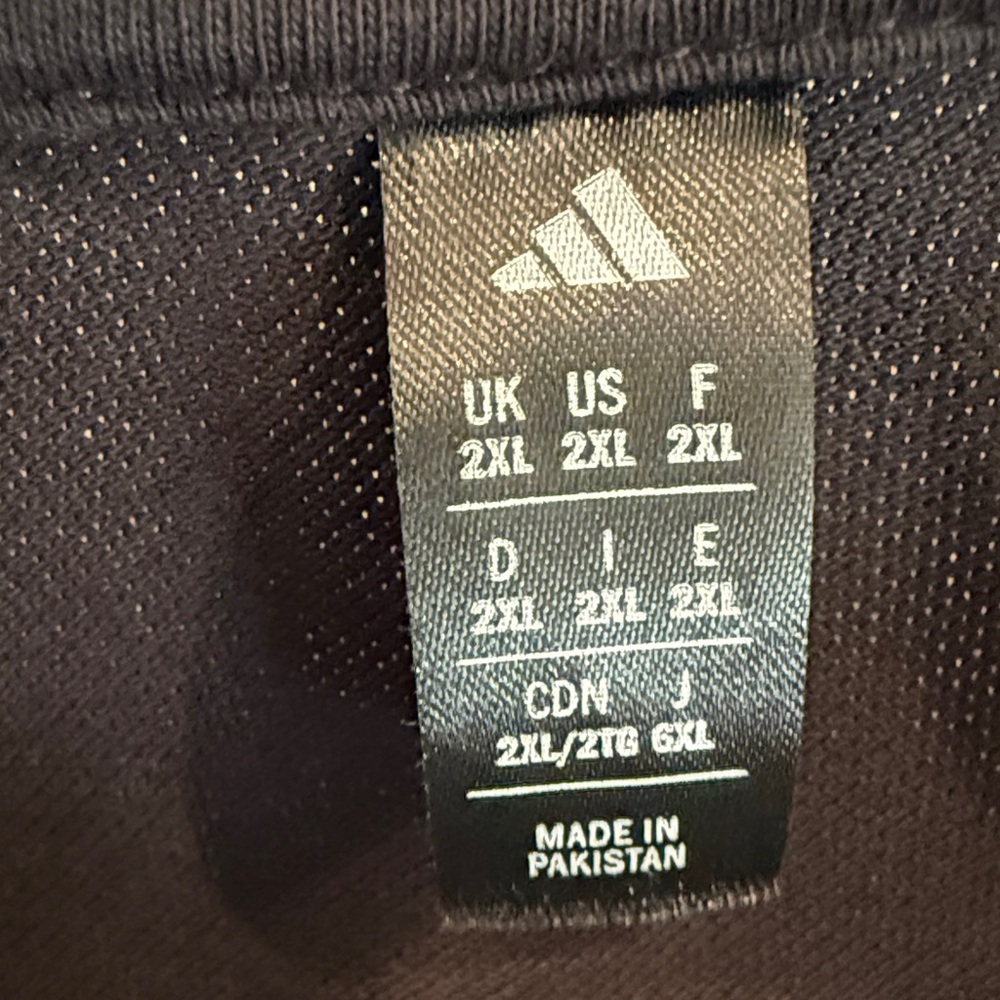 Mercedes AMG Petronas men’s 2xl Black adidas Polo Shirt. Never worn - Picture 3 of 12